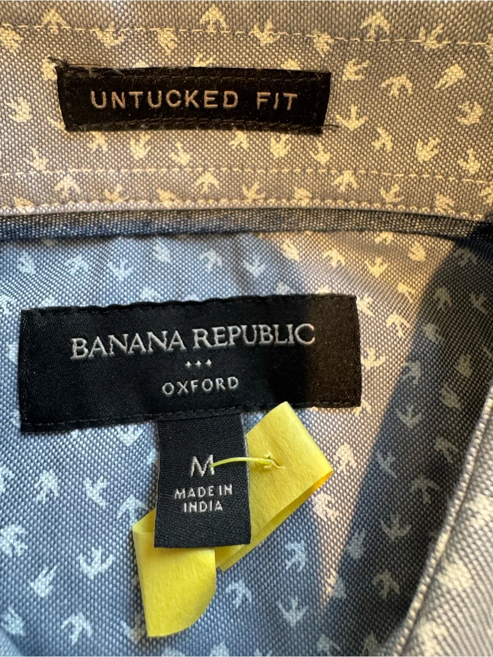 Men’s Banana Republic Oxford – Untucked Fit – Small Print – Medium
